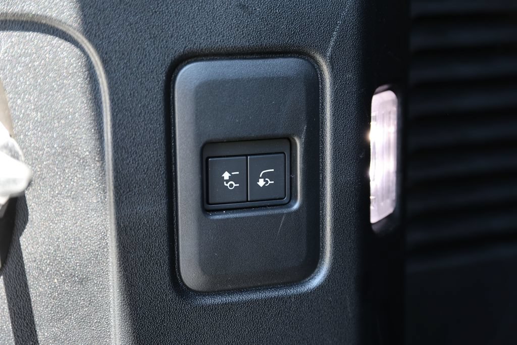 Certified 2023 Land Rover Defender 130 SE AWD/4WD image 8