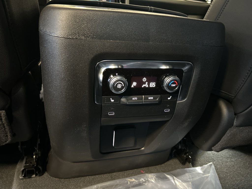 New 2026 GMC Yukon Elevation image 15