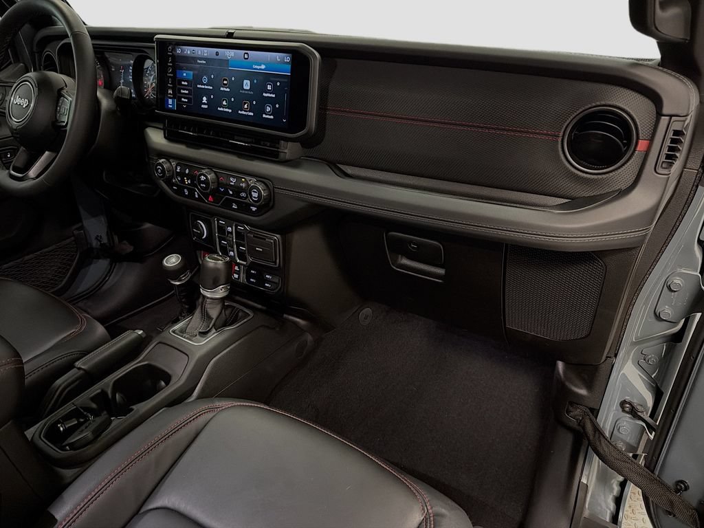 Used 2025 Jeep Gladiator Rubicon w/ Convenience Group AWD/4WD image 30