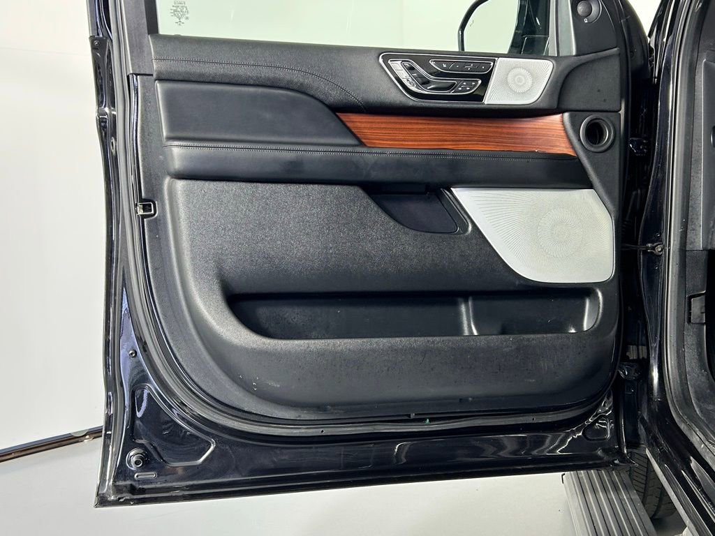 Used 2020 Lincoln Navigator L Reserve w/ Luxury Package AWD/4WD image 39