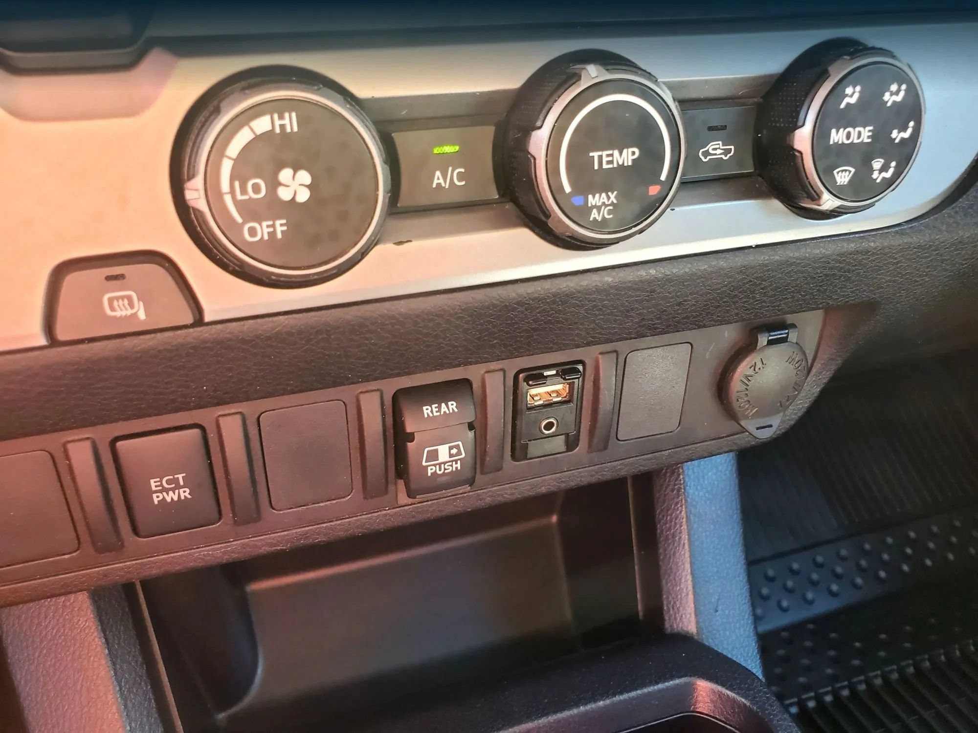 Used 2019 Toyota Tacoma SR5 RWD image 39
