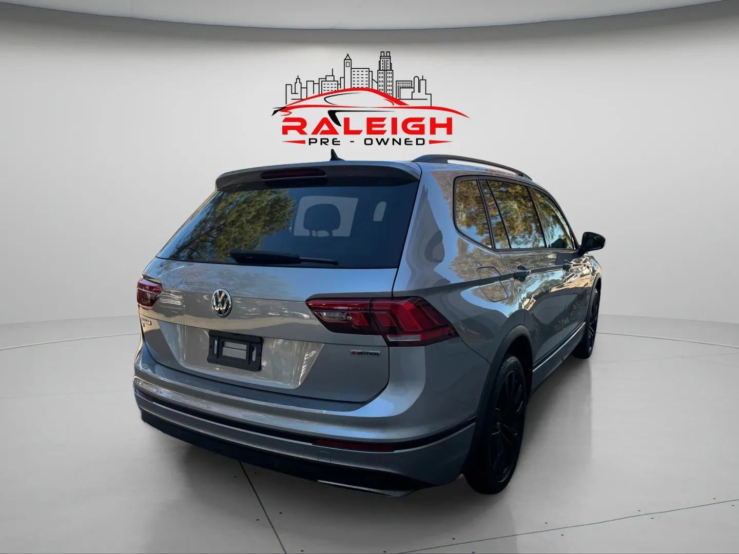 Used 2021 Volkswagen Tiguan SE R-Line w/ 3rd Row Seat Package image 13