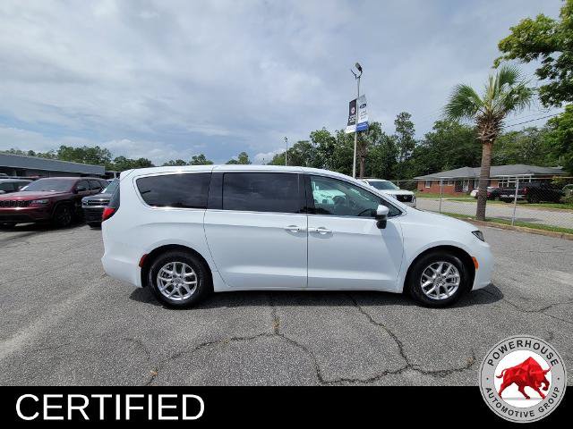 Used 2023 Chrysler Pacifica Touring-L FWD image 8