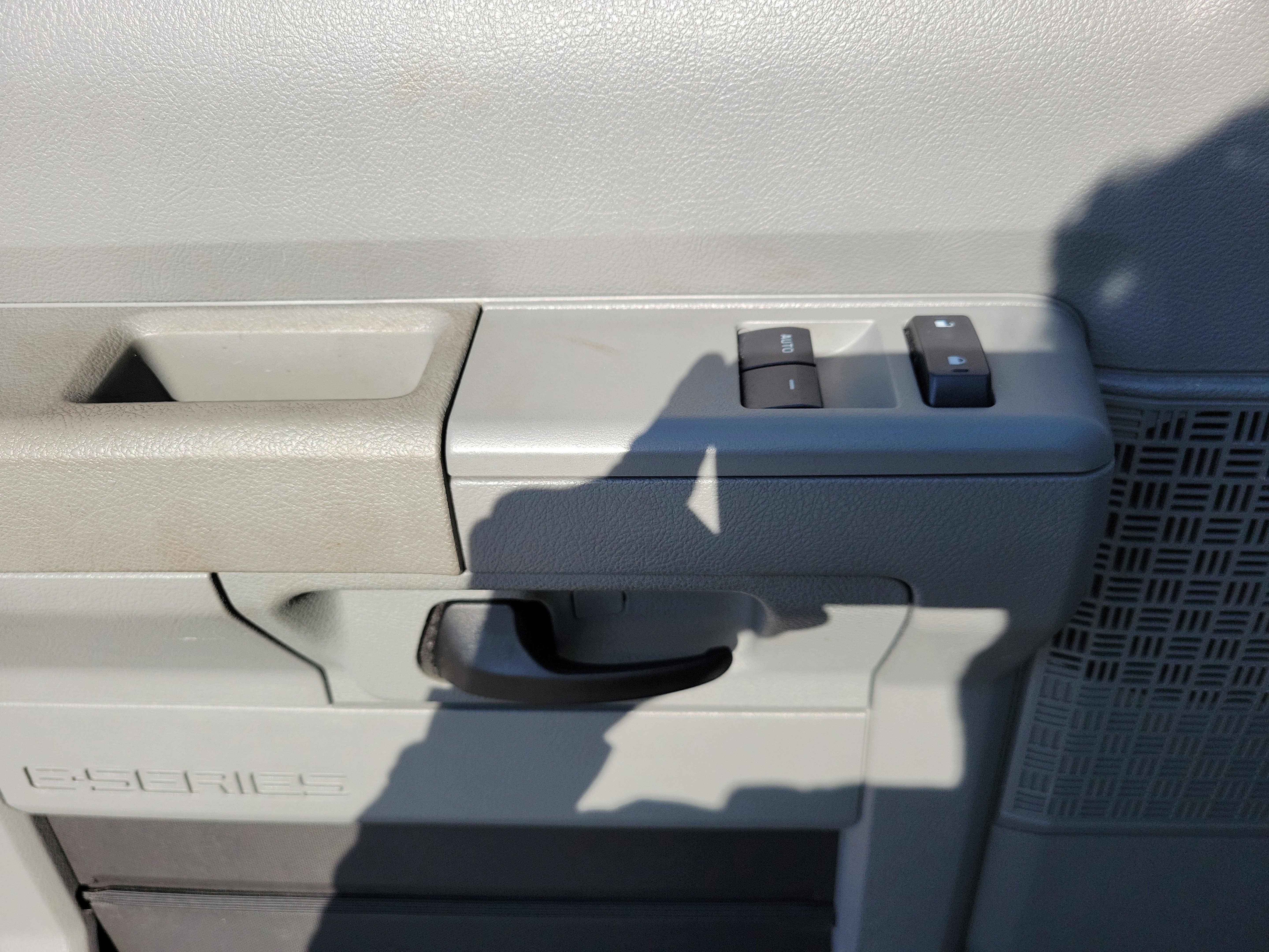 Used 2012 Ford E-350 and Econoline 350 XL w/ PWR Windows & Locks Group image 16