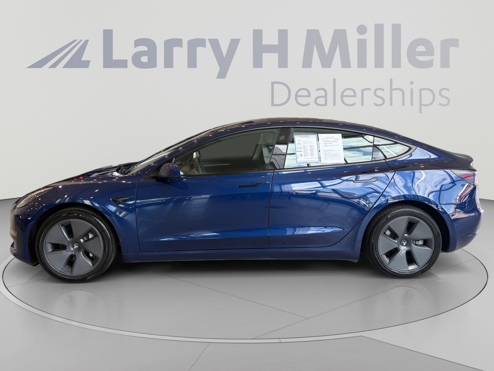 Used 2023 Tesla Model 3 Standard Range RWD image 2