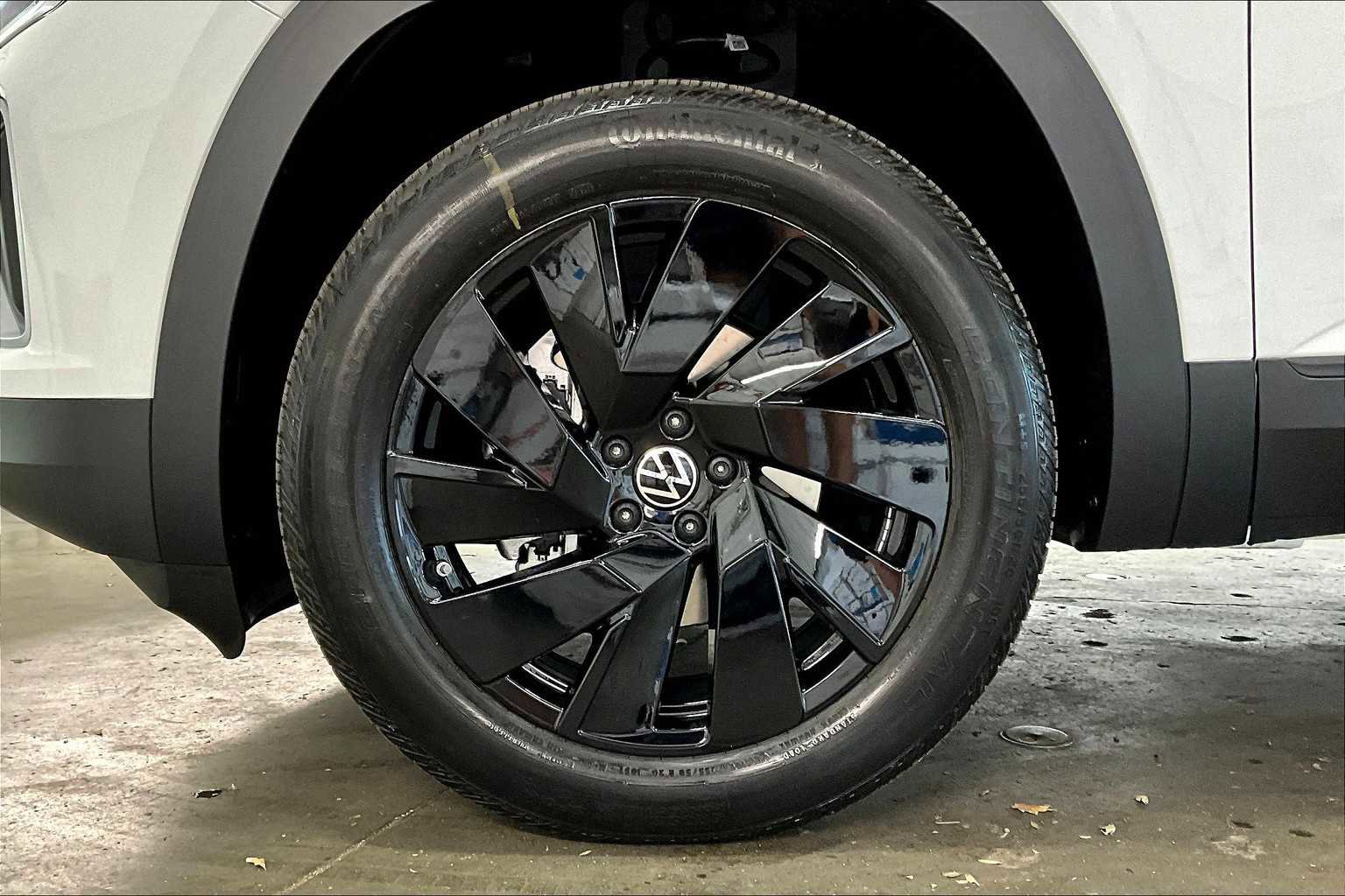 New 2025 Volkswagen Atlas SE image 14