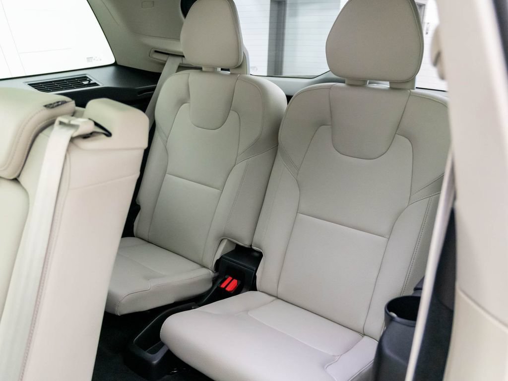 Used 2023 Volvo XC90 B6 Plus AWD/4WD image 18