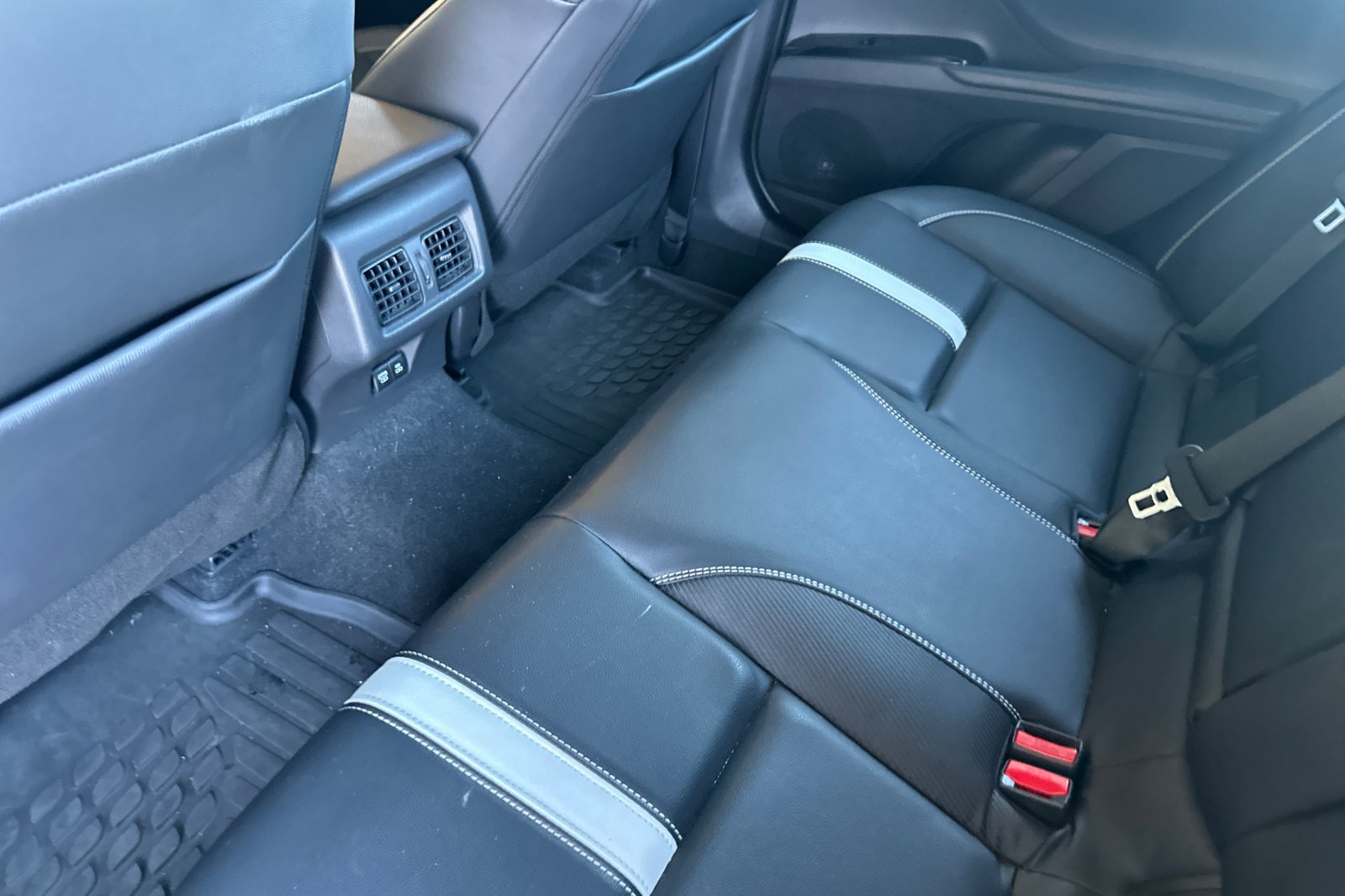 Used 2025 Toyota Camry SE w/ Convenience Package FWD image 12