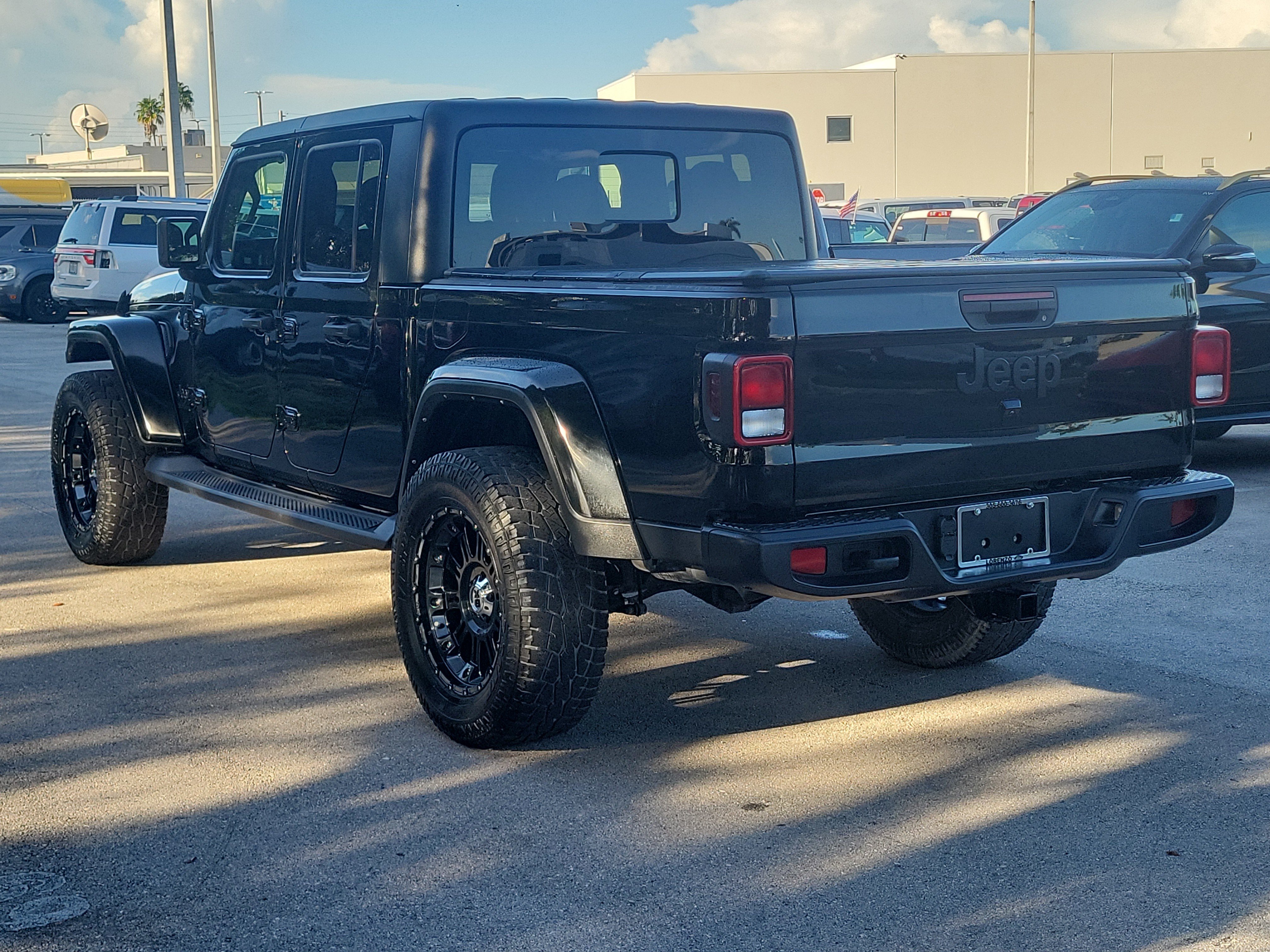 Used 2022 Jeep Gladiator Sport AWD/4WD image 7