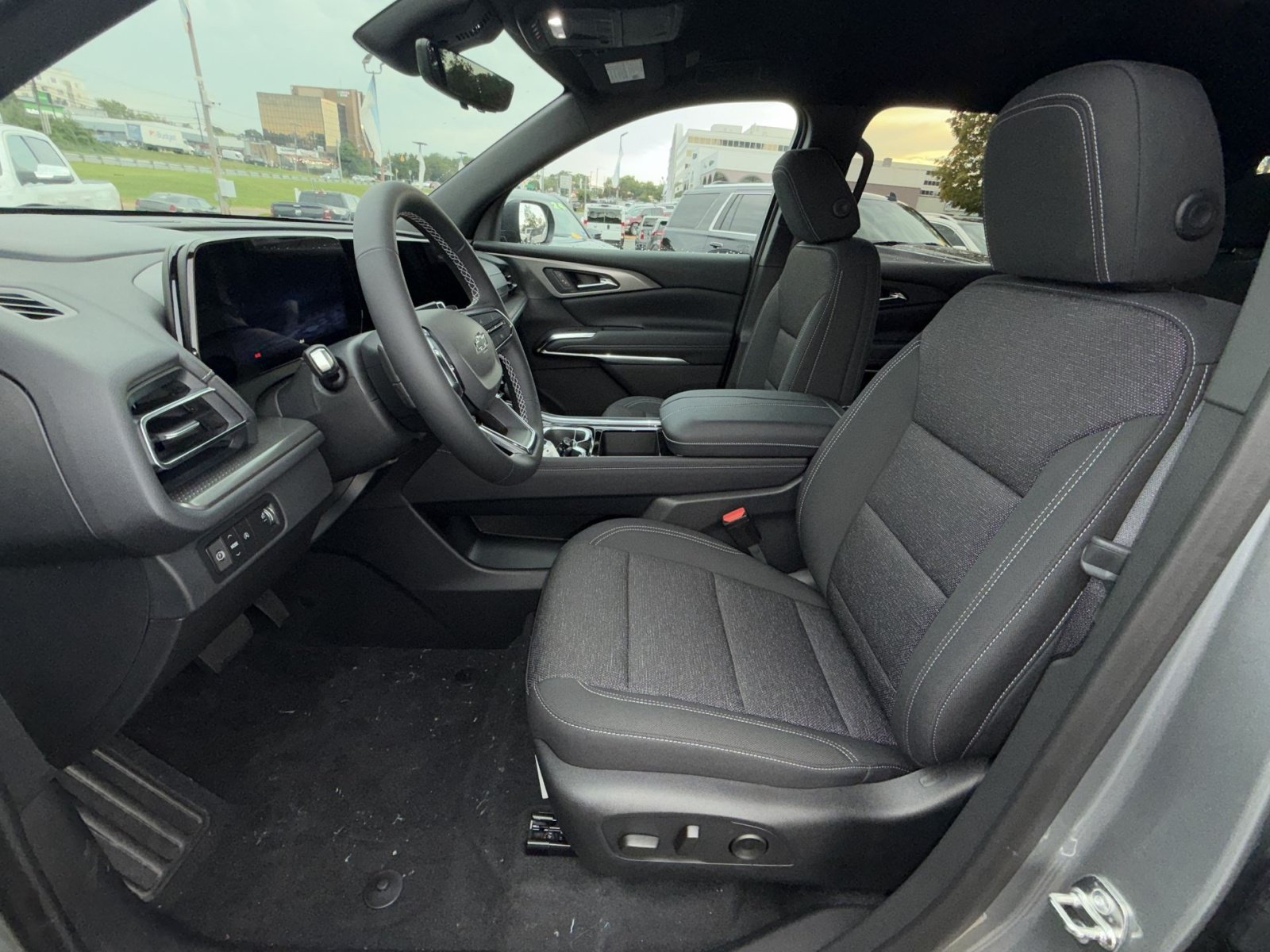 New 2027 Chevrolet Traverse LT w/ Midnight/Sport Edition FWD image 13