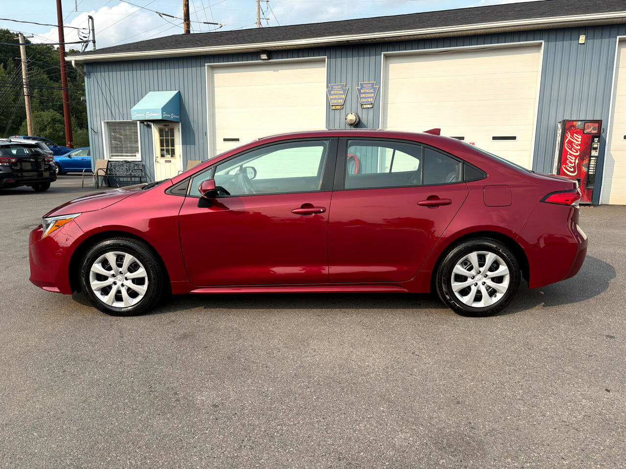 Used 2022 Toyota Corolla LE image 2