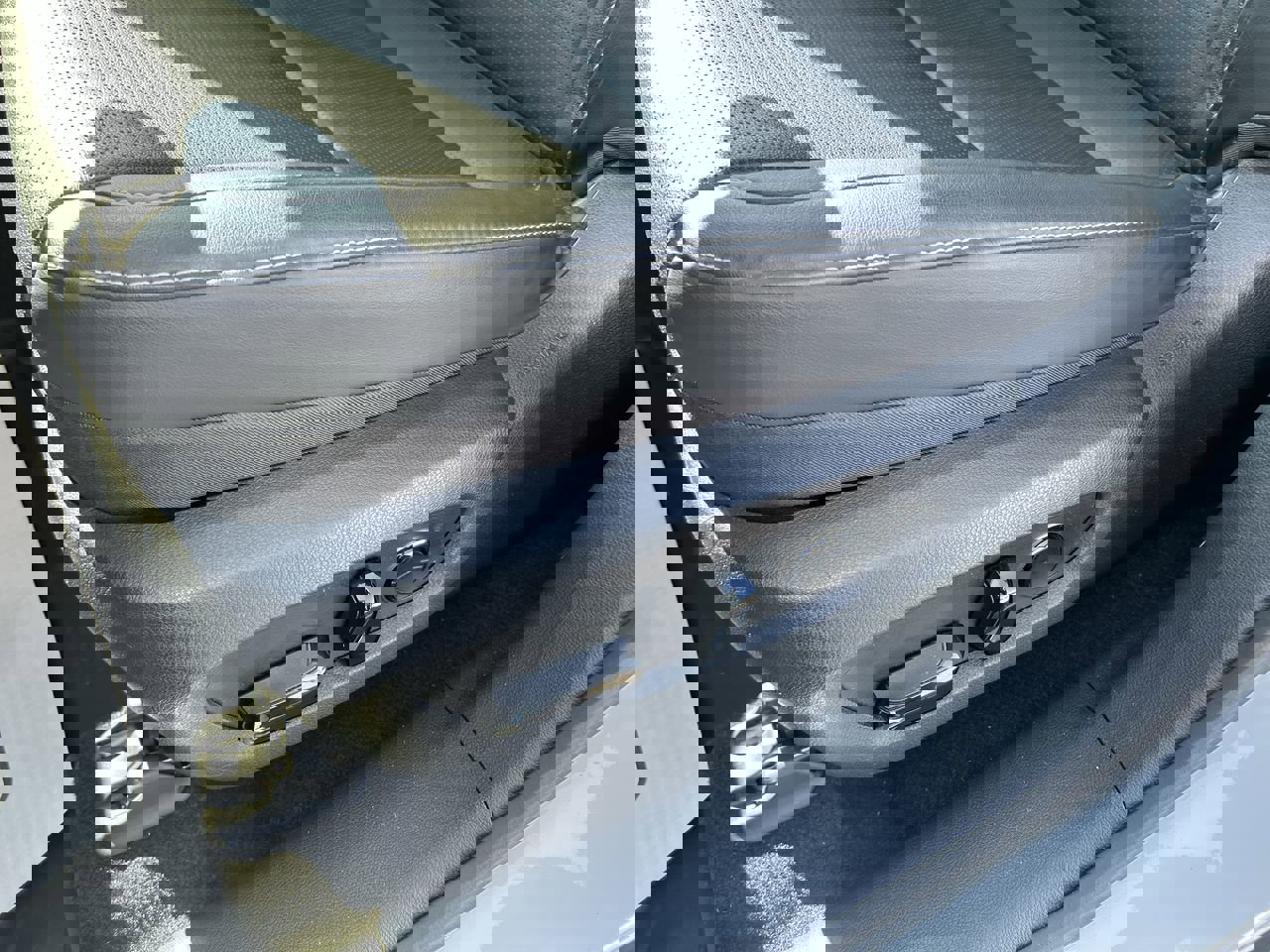 Used 2023 Lexus RX 350 Premium Plus w/ Cold Area Package image 23