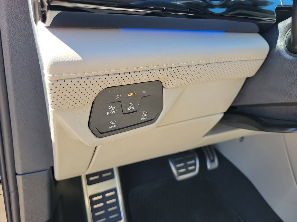 Used 2024 Volkswagen Atlas SEL Premium R-Line image 13