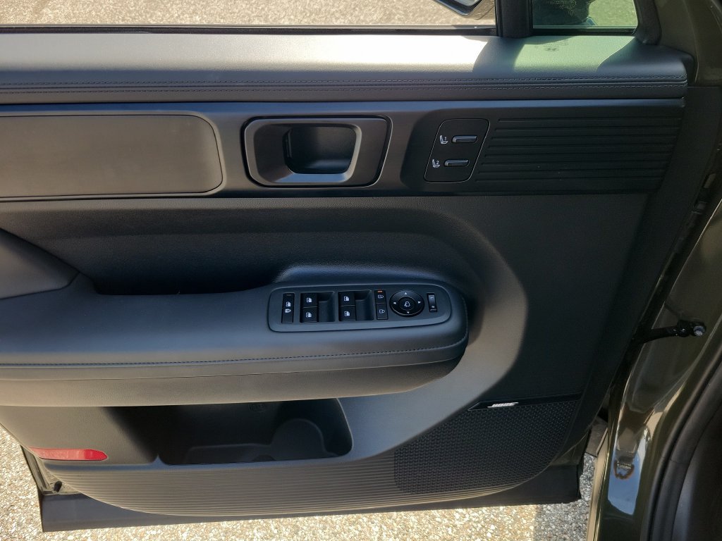 Used 2025 Hyundai Santa Fe Calligraphy FWD image 12