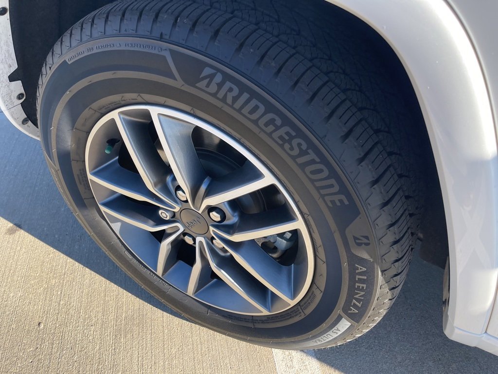 Used 2021 Jeep Grand Cherokee Overland image 11