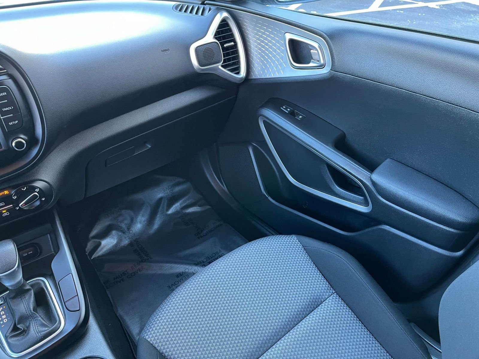 Used 2025 Kia Soul LX w/ LX Technology Package image 31