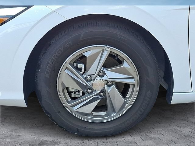 Certified 2025 Hyundai Elantra SE w/ Cargo Package FWD image 5