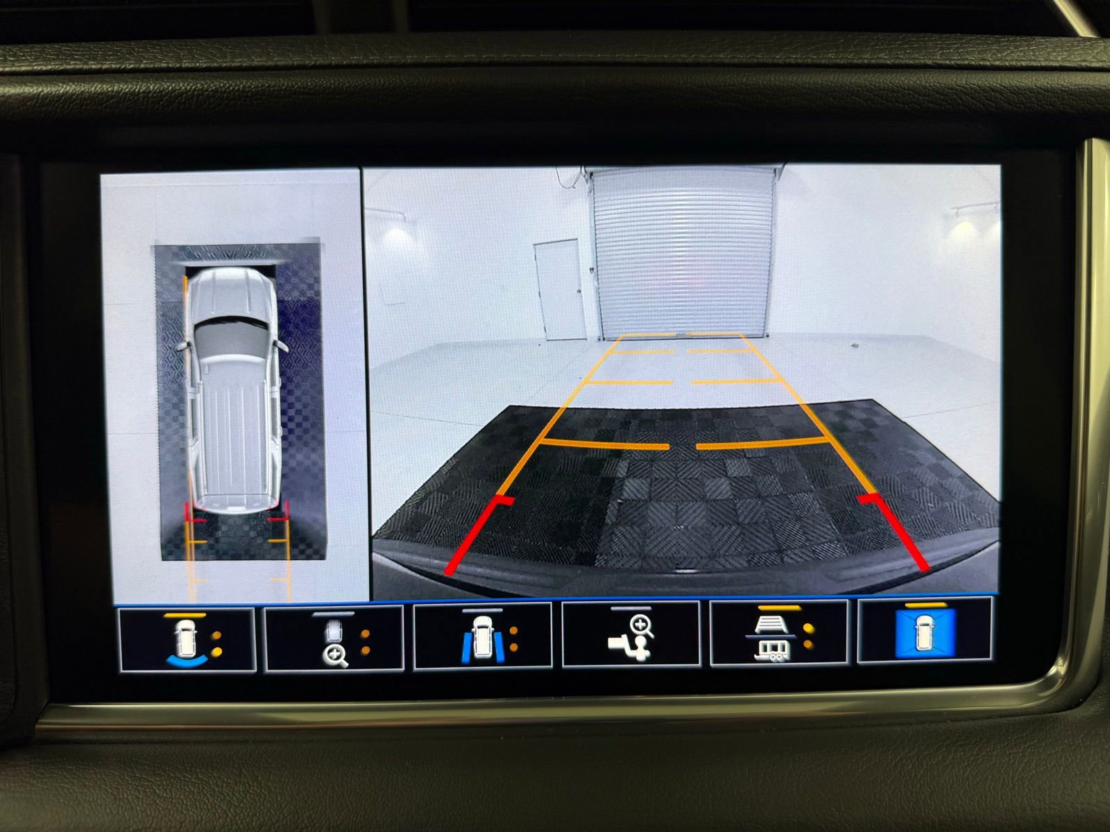 Used 2021 GMC Yukon XL Denali w/ Denali Premium Package image 18