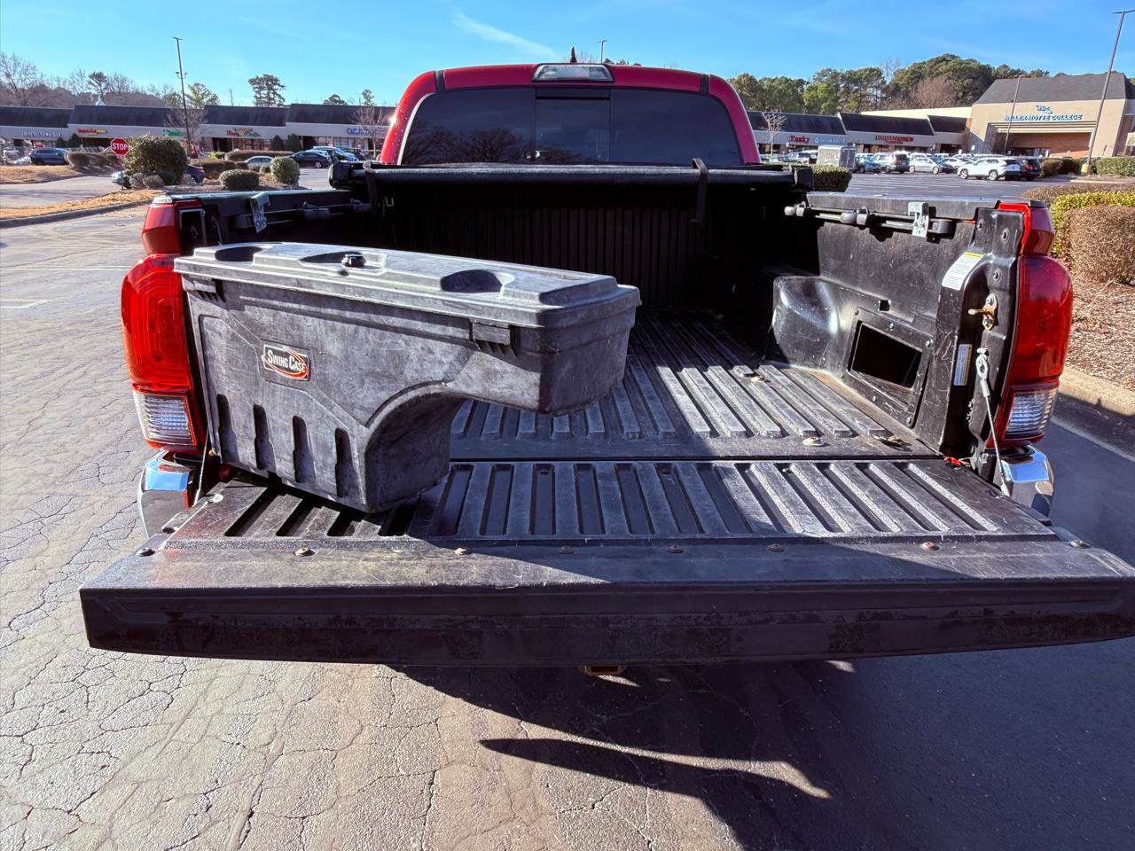 Used 2018 Toyota Tacoma SR5 AWD/4WD image 20