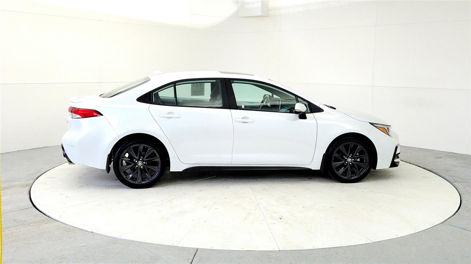 Certified 2023 Toyota Corolla SE w/ SE Premium Package image 6