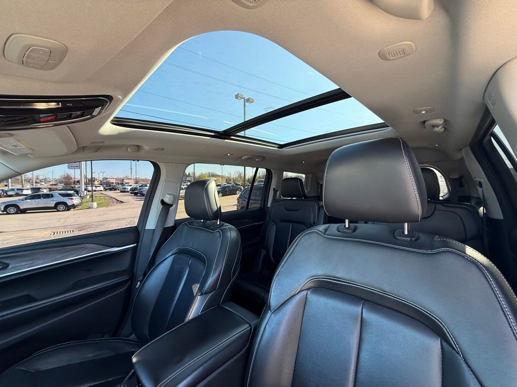 Used 2022 Jeep Grand Cherokee L Limited image 13