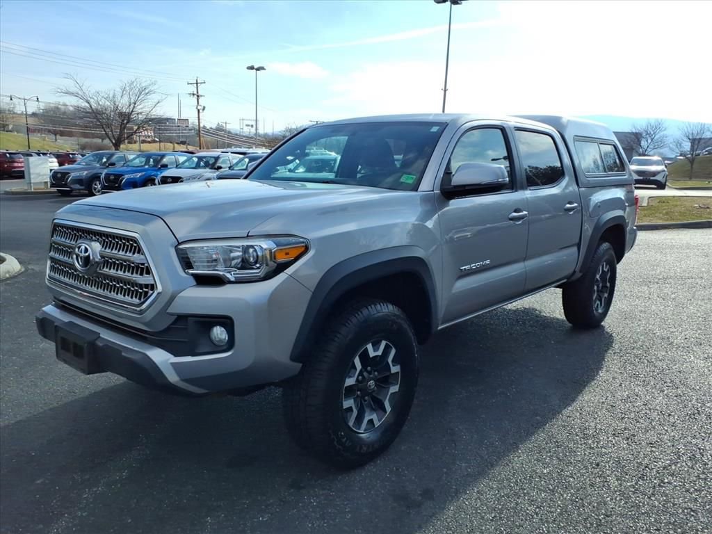 Used 2017 Toyota Tacoma TRD Off-Road image 11