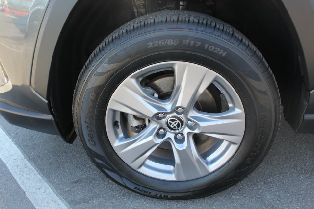 Certified 2022 Toyota RAV4 XLE FWD image 9