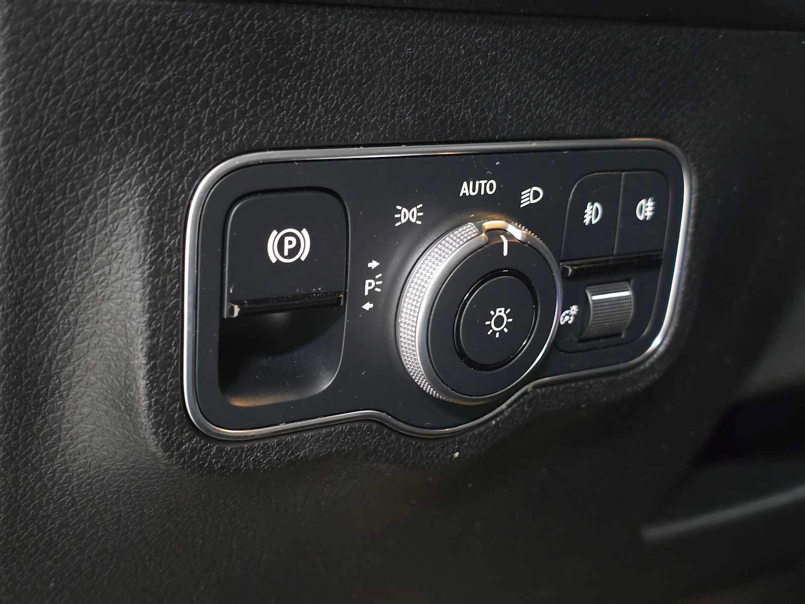 Used 2023 Mercedes-Benz GLB 250 4MATIC image 25
