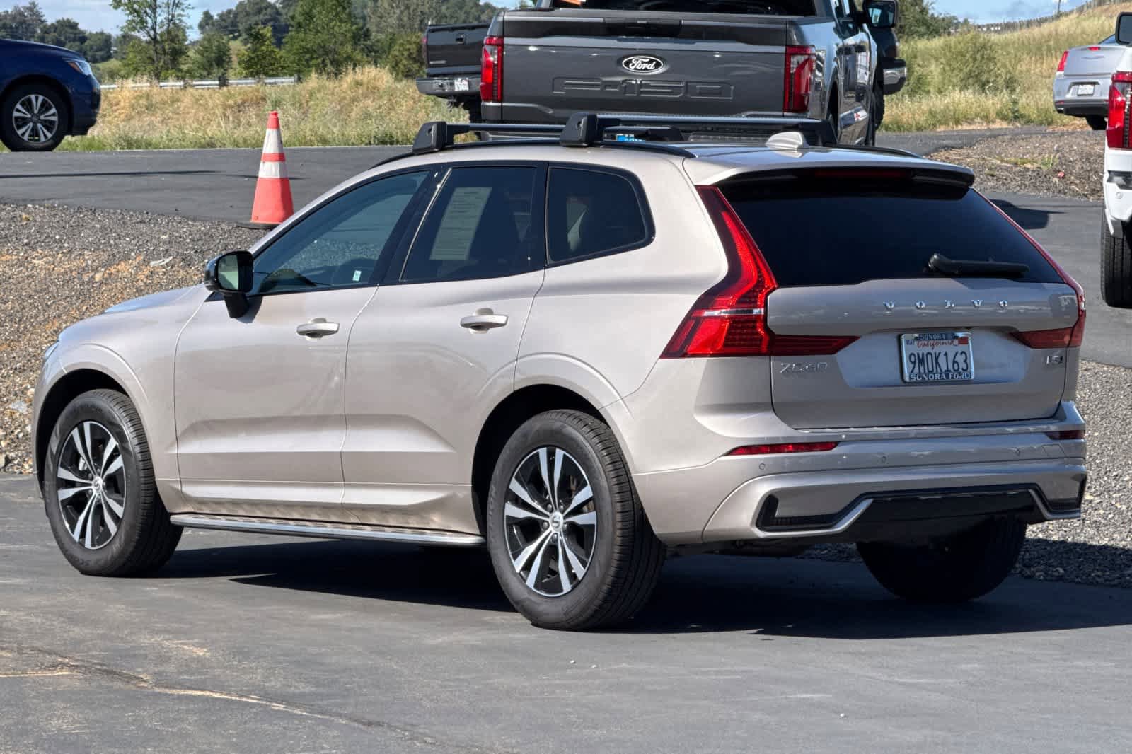 Used 2024 Volvo XC60 B5 Core AWD/4WD image 6
