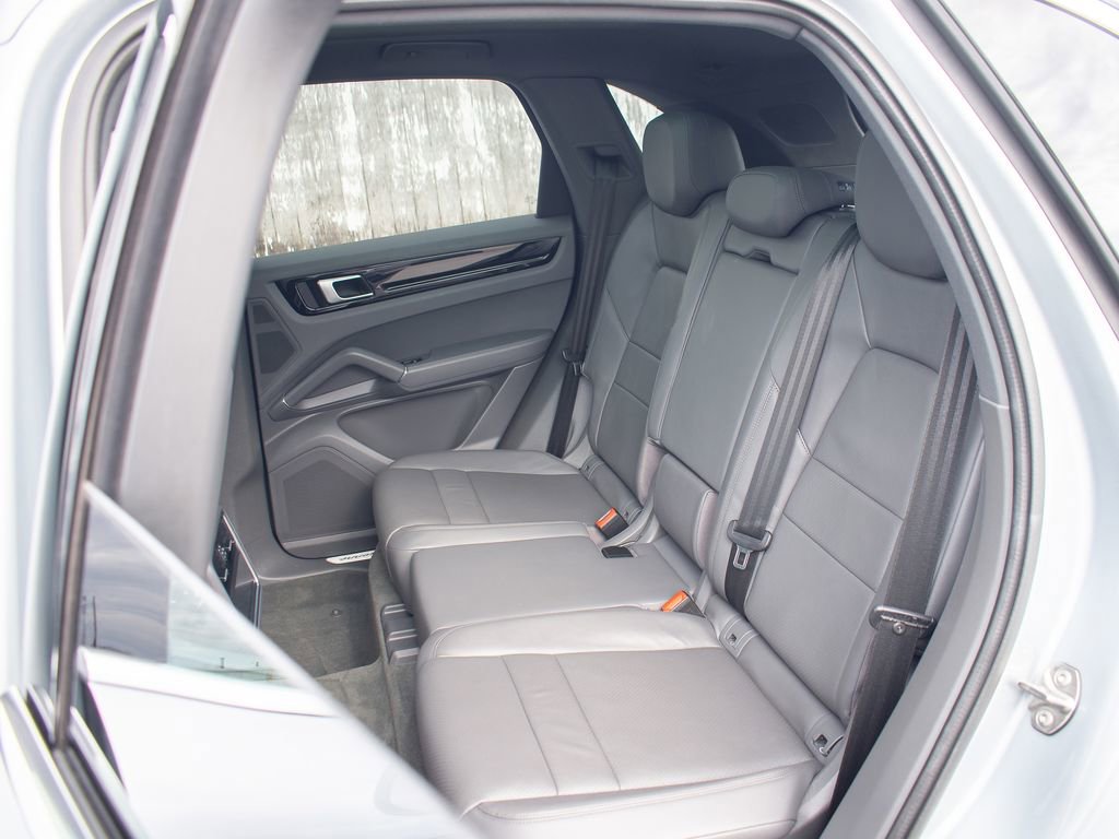 Used 2022 Porsche Cayenne AWD/4WD image 36