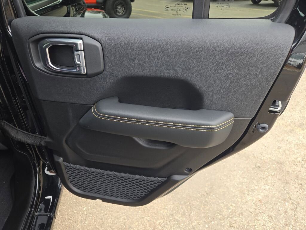 Certified 2025 Jeep Wrangler Unlimited Sahara w/ Safety Group image 9