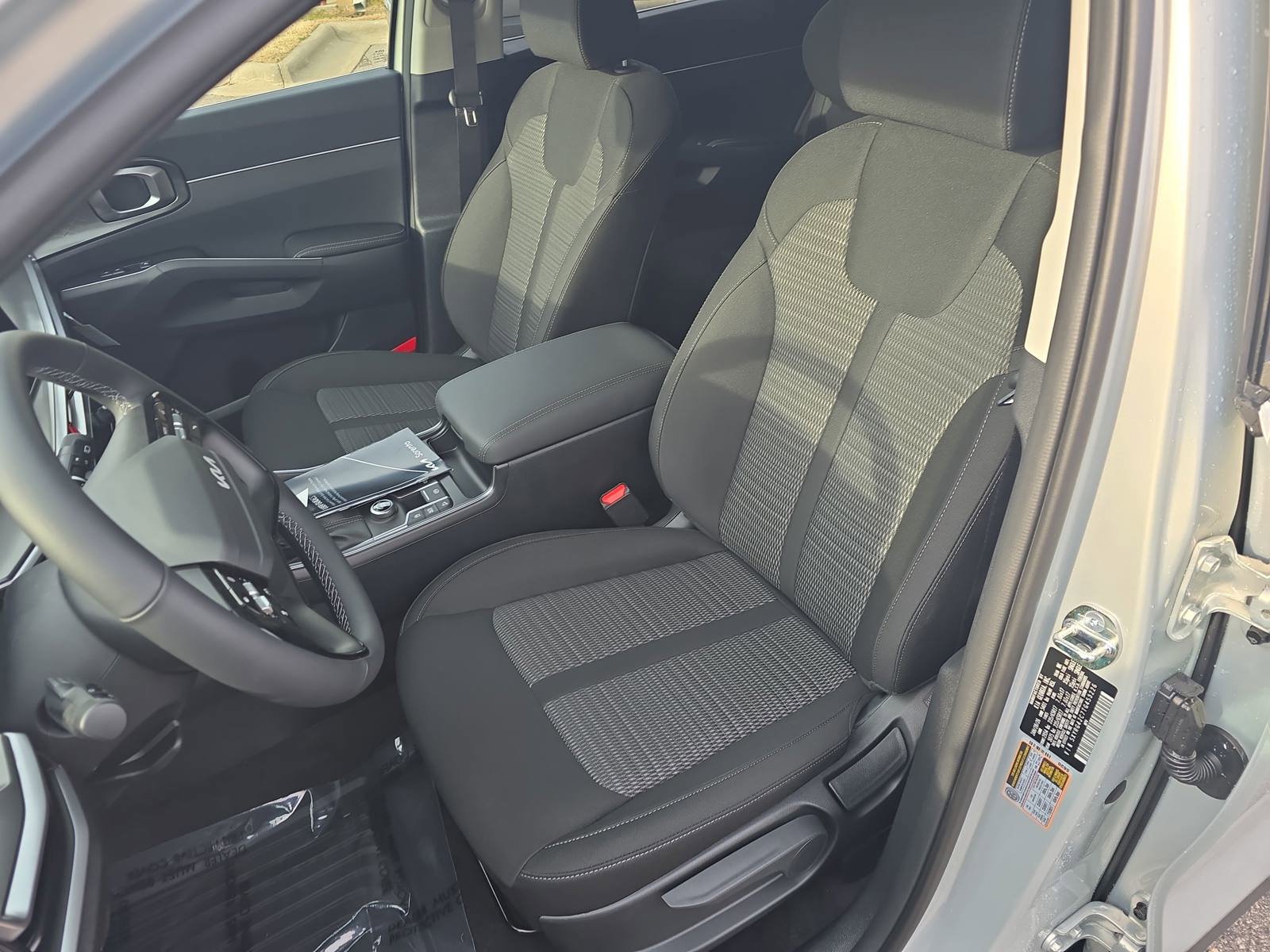 New 2026 Kia Sorento LX FWD image 17