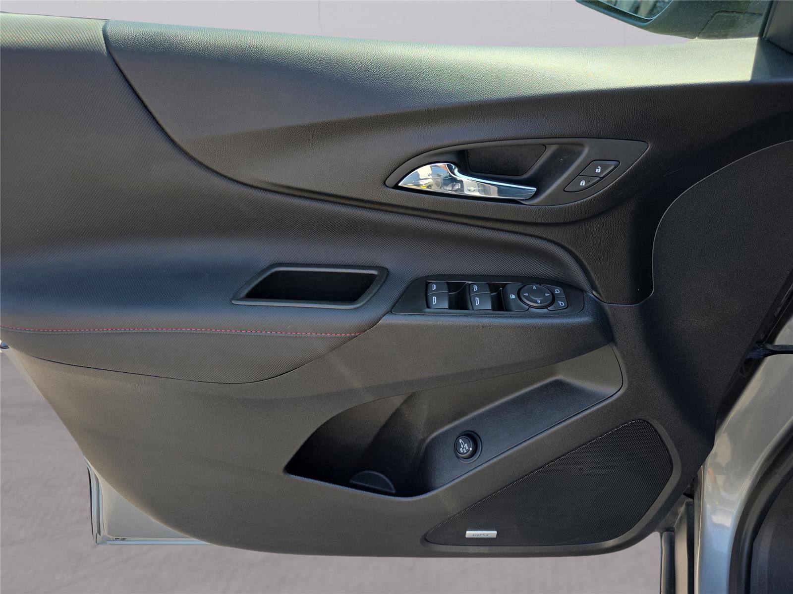 Used 2023 Chevrolet Equinox RS w/ RS Leather Package image 10