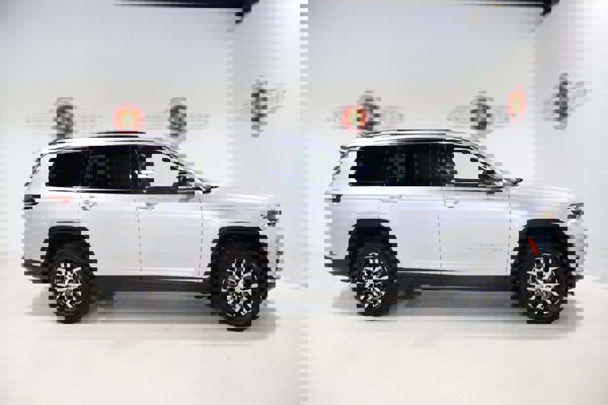 Used 2024 Jeep Grand Cherokee L Limited w/ Luxury Tech Group II image 5