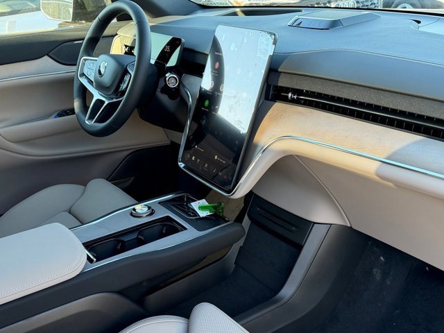 New 2025 Volvo EX90 Ultra w/ Protection Package Premier image 10