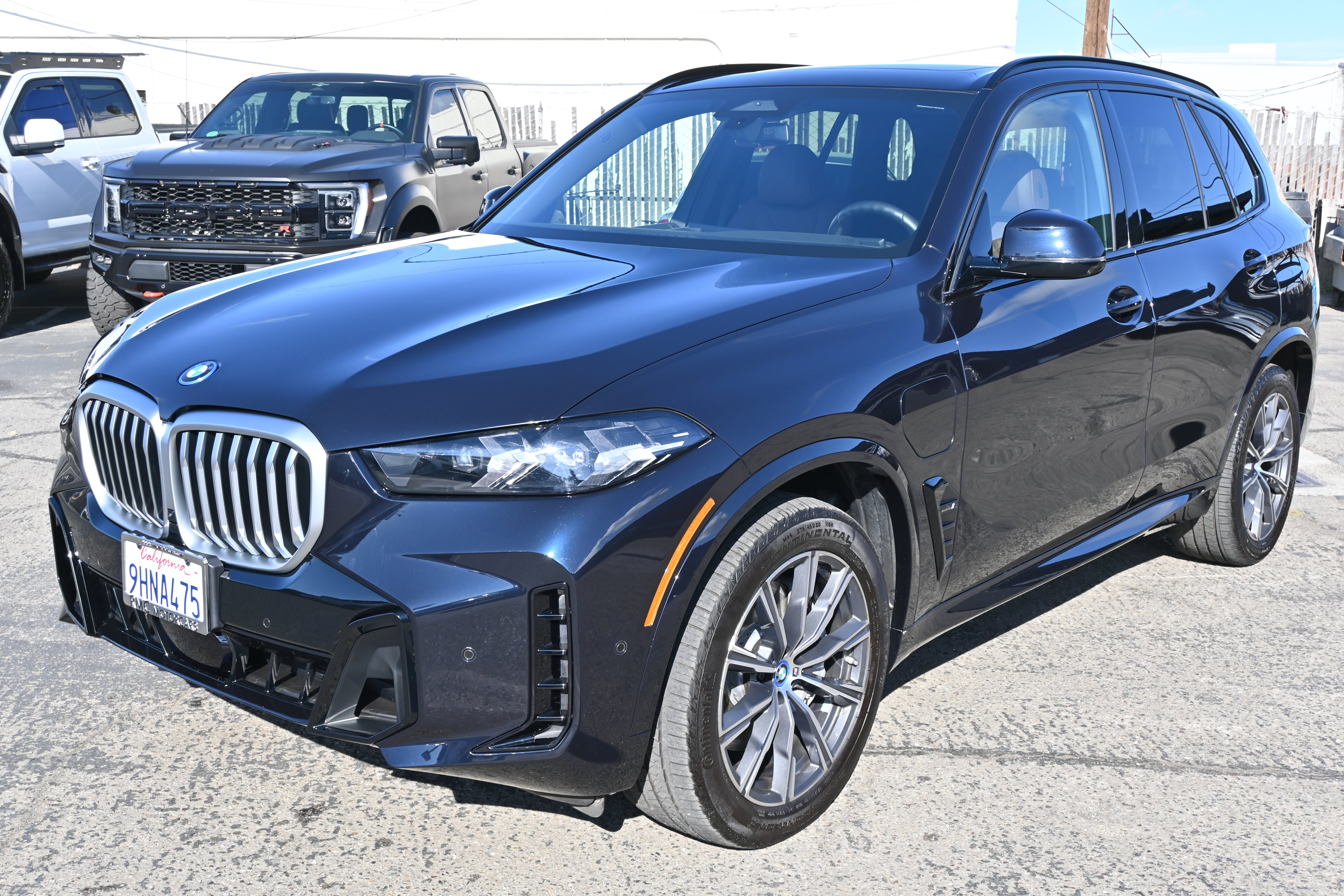 Used 2024 BMW X5 xDrive50e w/ M Sport Package AWD/4WD image 1