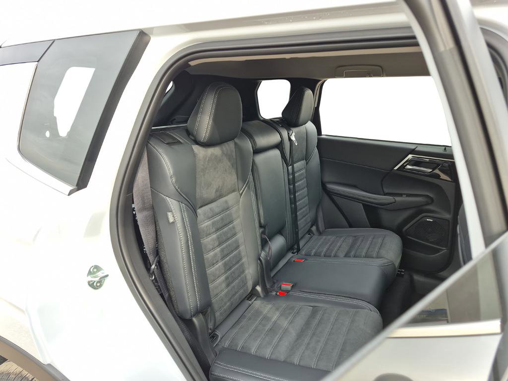 New 2026 Mitsubishi Outlander SE AWD/4WD image 31