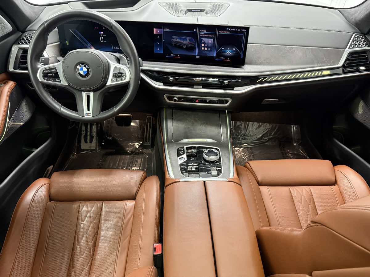 Used 2023 BMW X7 M60i image 17