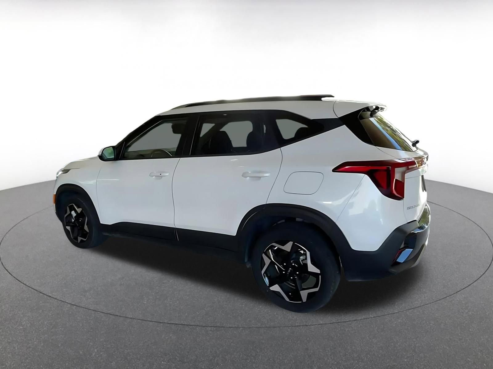 Used 2025 Kia Seltos S FWD image 10