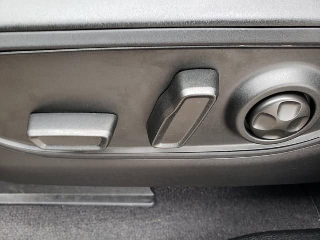 Used 2022 Jeep Grand Cherokee Limited image 23