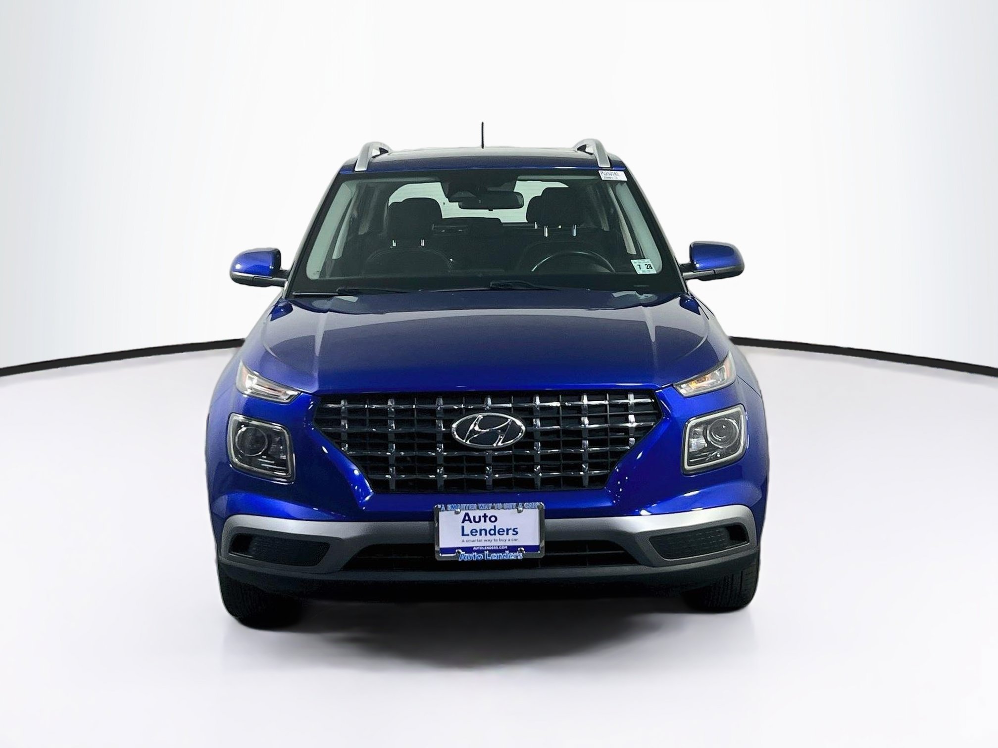 Used 2023 Hyundai Venue SEL FWD image 2