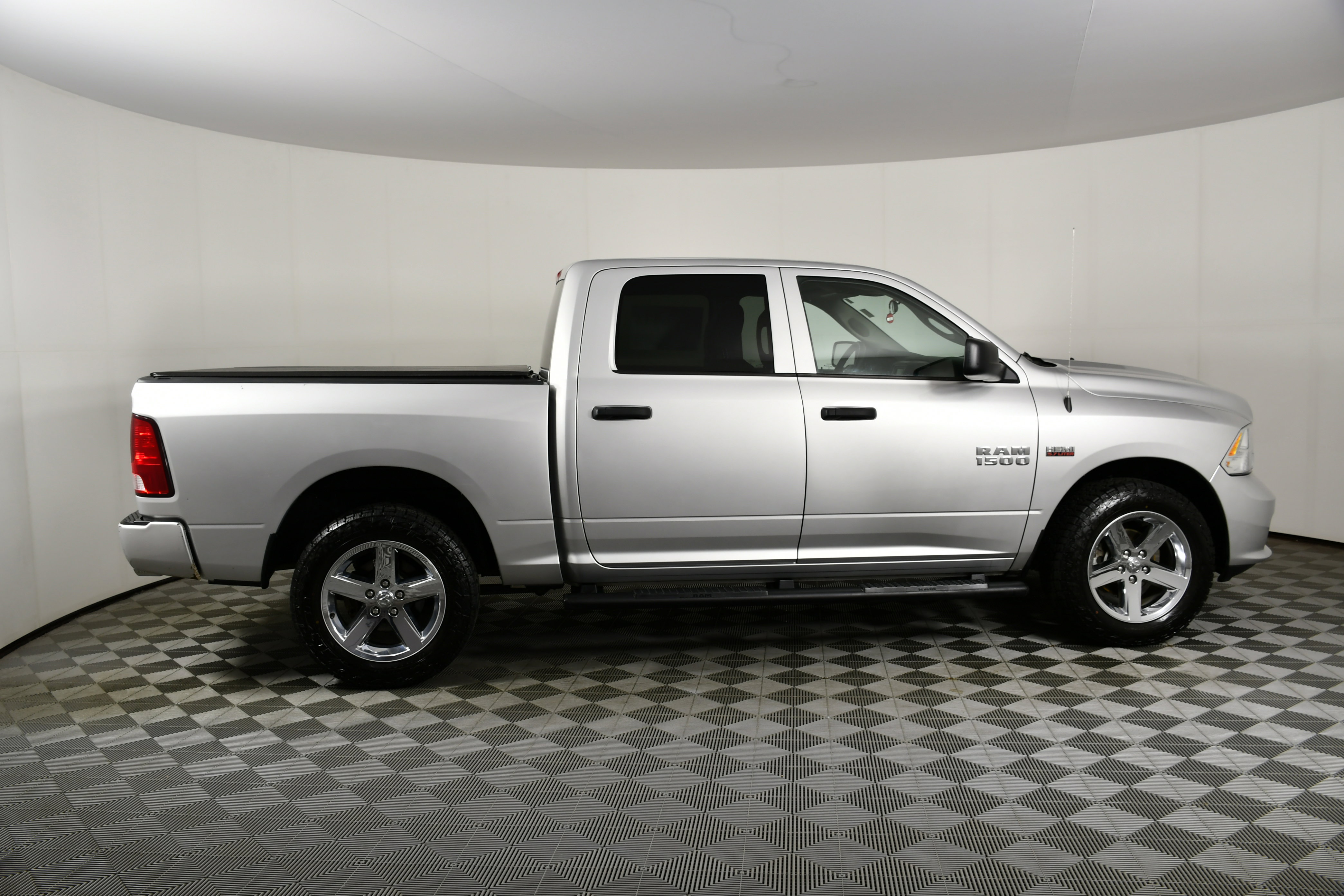 Used 2017 RAM 1500 Express w/ Express Value Package image 5