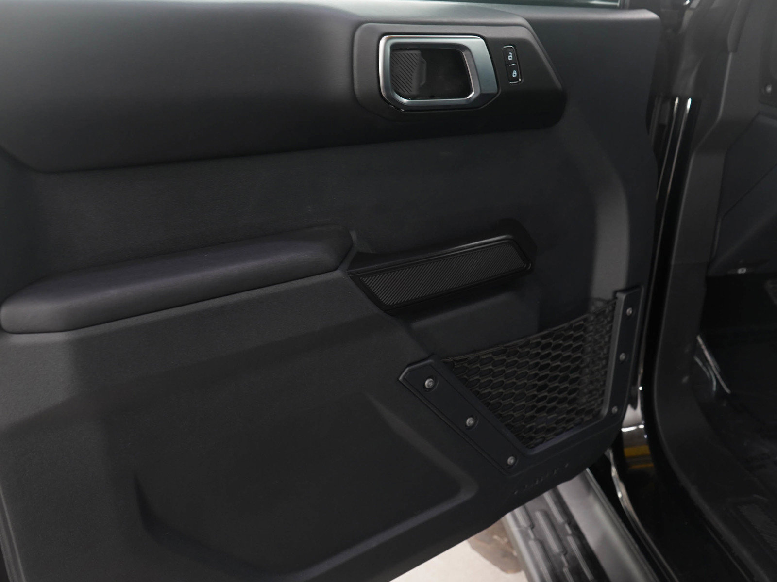 Used 2025 Ford Bronco Outer Banks image 24