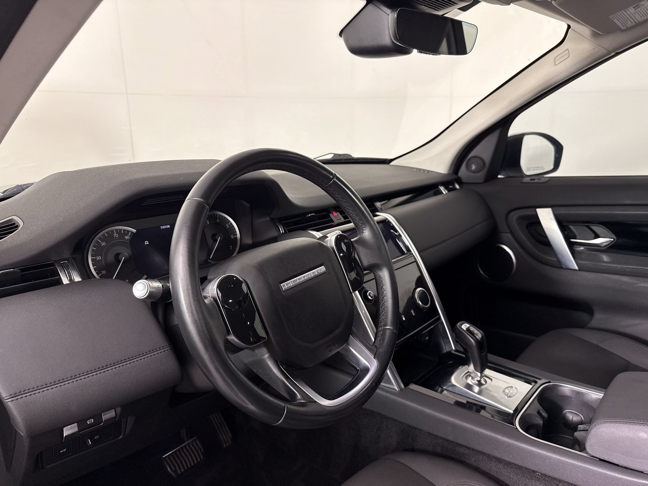 Used 2020 Land Rover Discovery Sport AWD/4WD image 4