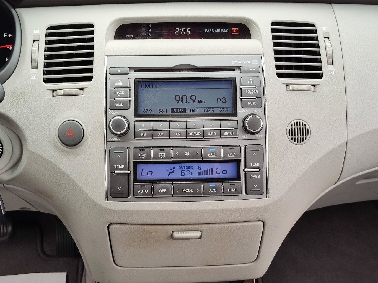 Used 2009 Hyundai Azera GLS w/ Premium Pkg 2 FWD image 17