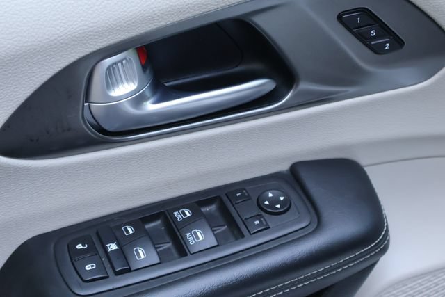 Used 2024 Chrysler Pacifica Touring-L FWD image 15