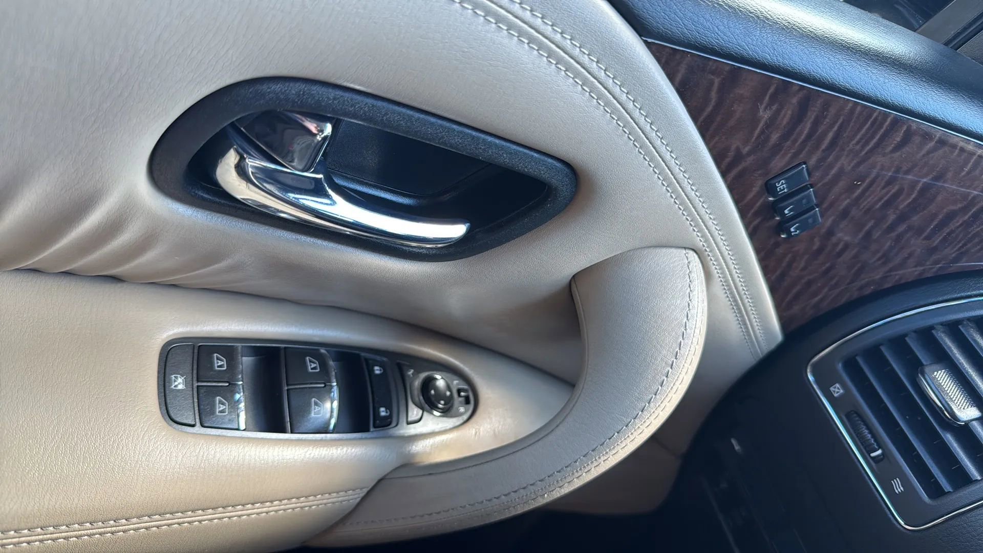 Used 2017 Nissan Armada SL image 22