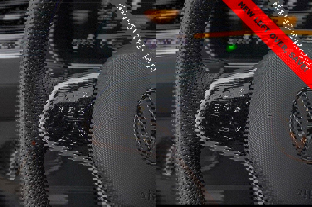 Used 2024 Volkswagen Tiguan SE R-Line image 11