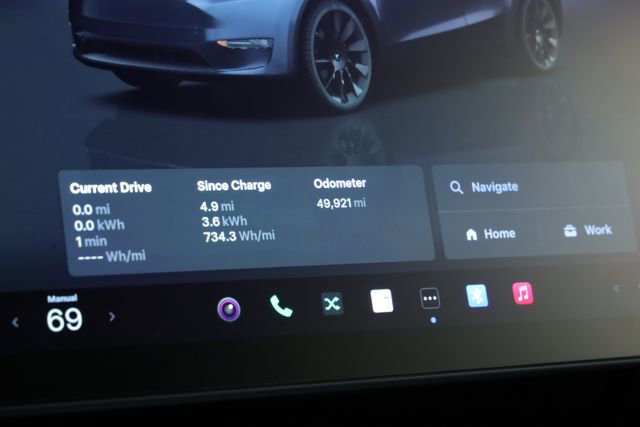 Used 2022 Tesla Model Y Long Range image 16