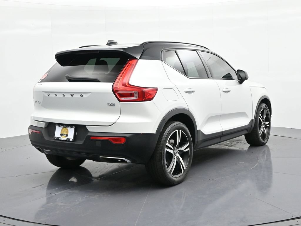 Used 2020 Volvo XC40 T4 R-Design image 6